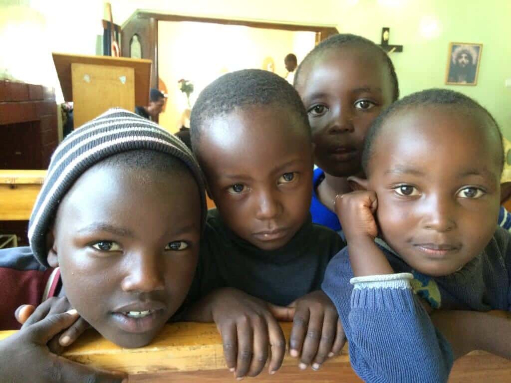 Poezdda konduktorni sikishadi